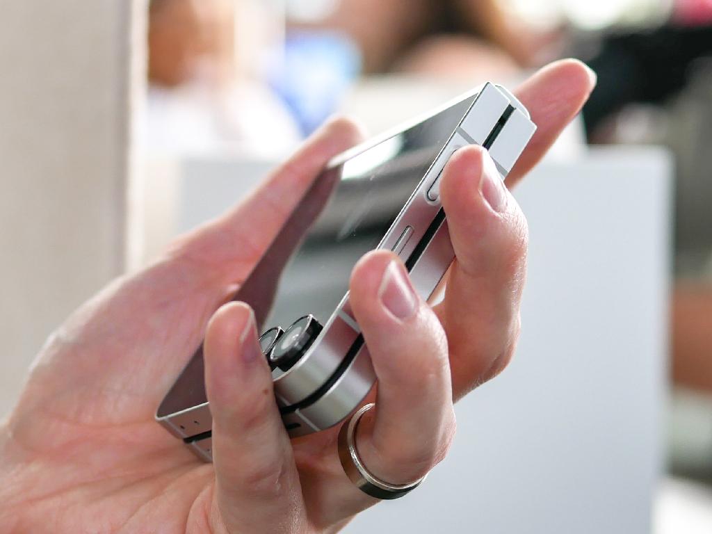 از سری A تا سری S: چگونه هر مدل سامسونگ را قسطی بخریم؟ گوشی سامسونگ قسطی مدل Z Fold 6 در دست کاربر؛ تجربه خرید اقساطی گوشی تاشو سامسونگ