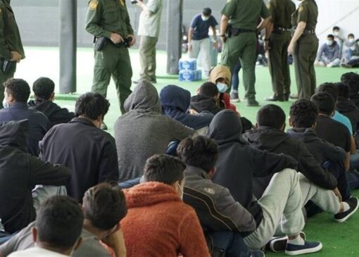 بازبینی گسترده گرین‌کارت مهاجران ۱۹ کشور/ ایران در فهرست قرار گرفت