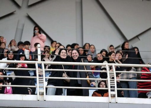 حضور زنان در ورزشگاه مشهد برای اولین بار در تاریخ+ تصویر