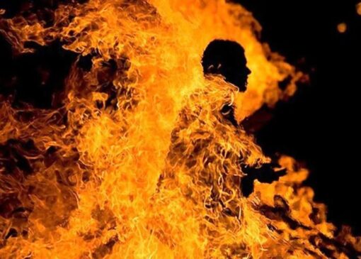 خودسوزی یک مرد مقابل دادگستری کرج/ علت حادثه چه بود، پرونده مهریه‌ یا دعوای ملکی؟