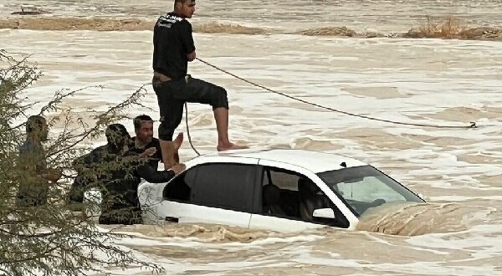 دختر ۹ ساله قربانی سیلاب شد/ خواهر ۵ ساله با کمک مردم نجات یافت