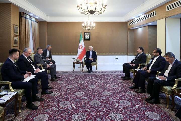 عارف: ایران برای توسعه روابط با بلاروس هیچ محدودیتی ندارد