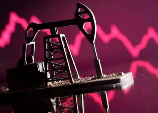 قیمت جهانی نفت امروز سه شنبه ۲۵ آذر ۱۴۰۴ / عقب‌نشینی نفت در سایه تردیدهای اقتصادی